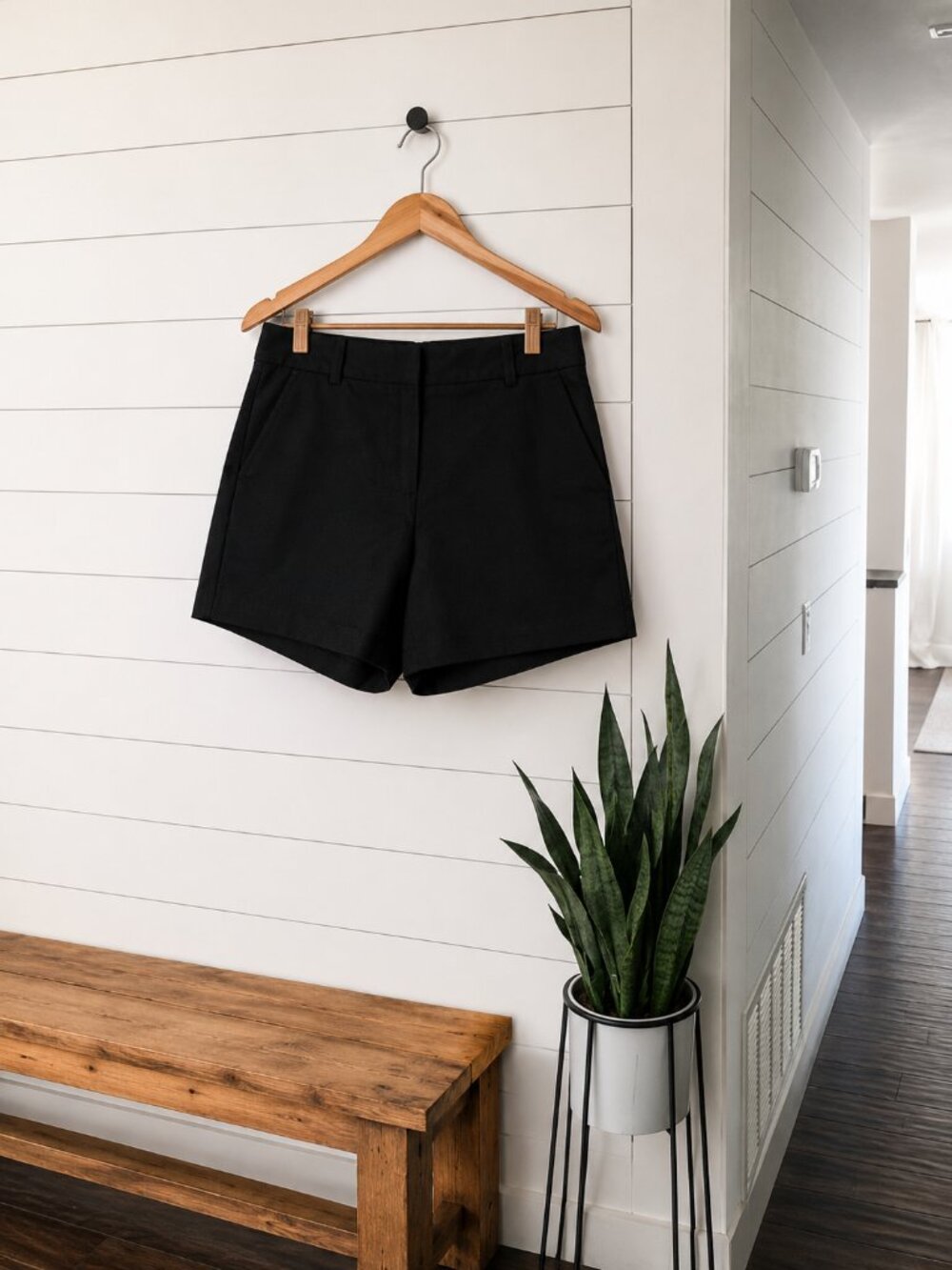 GAP Ladies Size 8R Tailored Black Shorts NWT